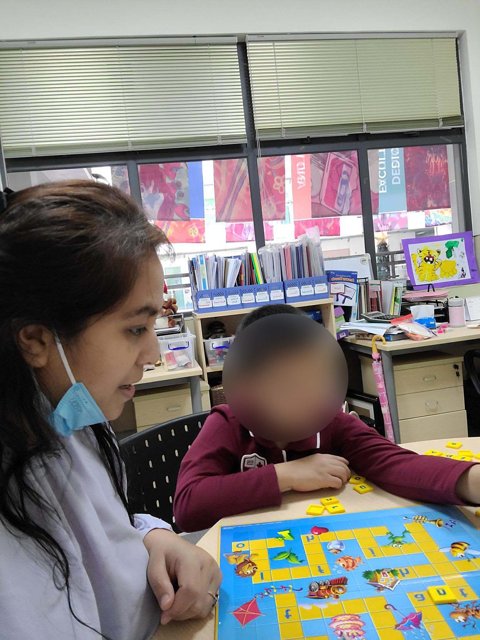 Using board game for vocabulary enhancement